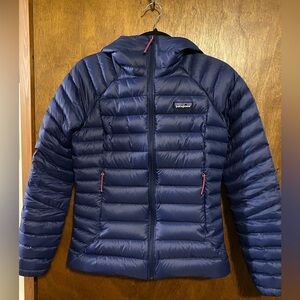 NWT Patagonia Women's Down Sweater Hoody
Size XS
